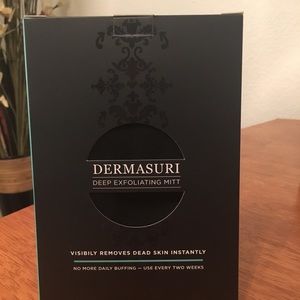 Dermasuri Deep Exfoliating Mitt